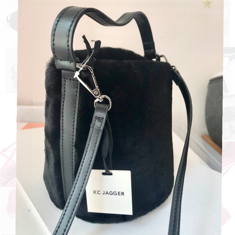 Black faux fur bucket bag